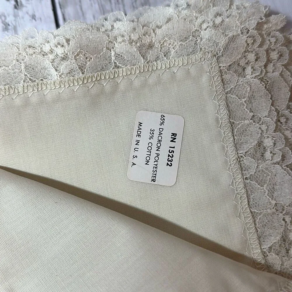 Vintage Beige Placemats with Lace Trim set of 8‎ and Tablecloth